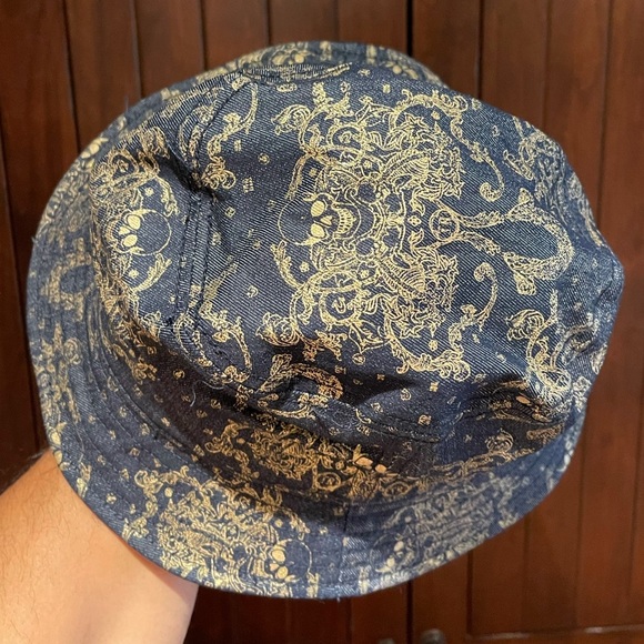True religion bucket hat - Picture 4 of 8